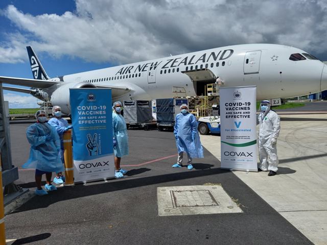 people on airport tarmac in Samoa with Covax supplies