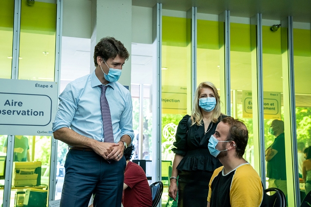 Justin Trudeau visits Montréal vaccination site in July 2021
