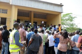 Opinion - Courts determining election winners instead of voters: A troubling development in Nigeria. Photo shows people queuing to vote during 2019 NIgerian elections